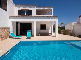 Llevant 11 E1, hotel in Cala 'n Bosch