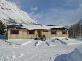 Lyngenfjord, Frøyas hus, lodge in Olderdalen