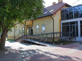 Integracyjne Centrum Opieki Wychowania Terapii, hôtel accessible aux personnes à mobilité réduite à Serock