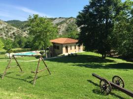 Relais Valguerriera: Apecchio'da bir havuzlu otel