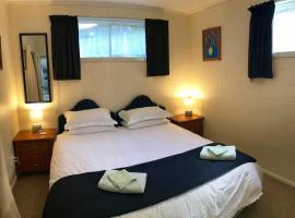 Perfect Base in the Bay Of Islands, hotell i Opua