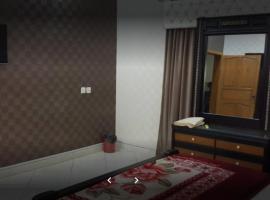 Holiday Inn Guest House, hotel v Kalar Goth