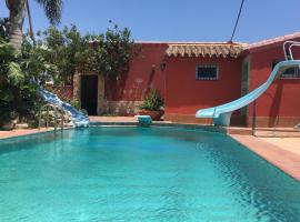 HIGOS CHUMBOS, CASA RURAL COMPARTIDO, guest house in Chiclana de la Frontera