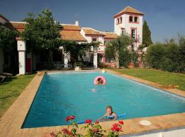 Cortijo El Triguero N-398 Ctra Carmona – El Viso del Alcor Km 18, hotel in Carmona