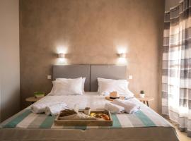 The Lake Apartments, hotell i Kommeno