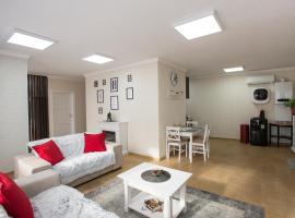 Lira Holiday Apartments, apartmen servis di Satu Mare