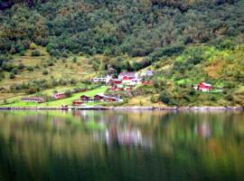 Solhaug Fjordcamping, lodge in Geiranger