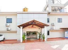 Treebo Comforts Inn, University Road Deralakatte
