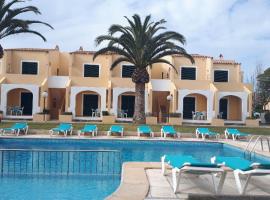 Apartamentos Costa Menorca – hotel w mieście Cala'n Bosch