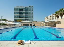ApartHotel Okeanos on the Beach, hotel in Herzliya