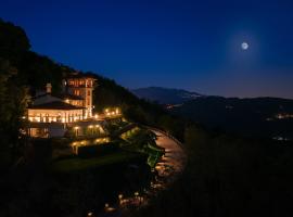 Tenuta De L'Annunziata - Natural Relais, hotelli, jossa on porealtaita kohteessa Uggiate