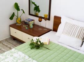 INSPIRATION Guestroom with Amazing Roof Garden, hotel near Ethniki Amyna Metro Station, Athens