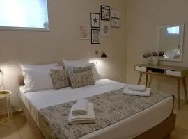 Maria & Manos Guest House, Agios Onoufrios beach