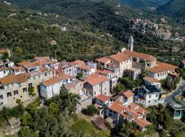 Viesnīca Lovely renovated apartment near Dolcedo pilsētā Dolčedo