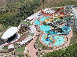 Gold City 1+1 Villa in Free Aquapark, maison de vacances à Alanya