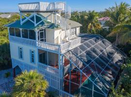 Manatee Haven - Upscale Beach View Home with Screened-in Pool, Spa and Elevator!, hotel v mestu Captiva