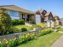 Dean Court Bungalow - Parking - by Brighton Holiday Lets