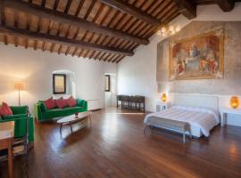 Dzīvokļu viesnīca Il Castello di Campello pilsētā Kampello sul Klitunno