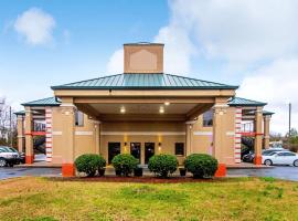 Quality Inn & Suites, motel di Dickson