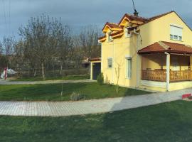 Family House Near Motorway 6 Guests 3 Bedrooms, hotel sa Veles