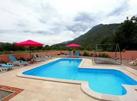 Holiday home Perunika