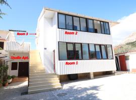 Rooms & Studio Apartment Mira, hotel in Baška