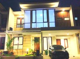 Fams Homestay by FH Stay, hotel con jacuzzi en Yogyakarta