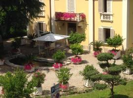 Via Mazzini, hotel con estacionamiento en Bazzano