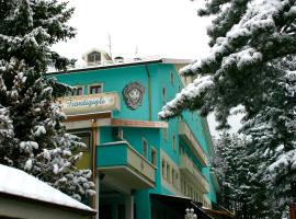 Hotel Fiordigigli, hotel near Funivia del Gran Sasso d'Italia Cable Car, Assergi