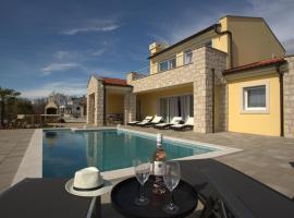 Luxury Villa Lidija, hotel a Brzac