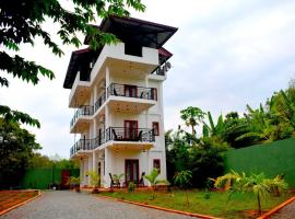 Blue Sky Hotel Yala, feriebolig i Yala