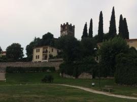 Locazione Turistica Lea, hotel u gradu Kastelnuovo del Garda