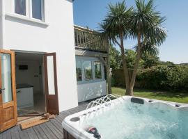 Bag-End House - Uniquely styled large home with private balcony, cabin, games table and Hot Tub Option - Sleeps 14, hotel in Croyde