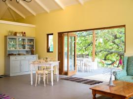 Laughing Waters Farm, farm stay in Stanford