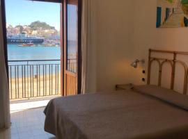 VisitPonza - Le Stanze Sulla Spiaggia、ポンツァのホテル