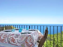 Casa blanca de Begur con vistas al mar y piscina