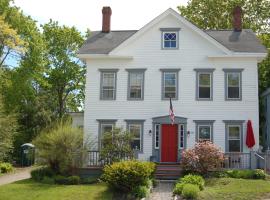 36 Main Apartments, hotel with parking in Castine