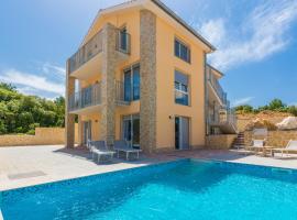 Fabulous house B with outdoor pool, khách sạn ở Zaton