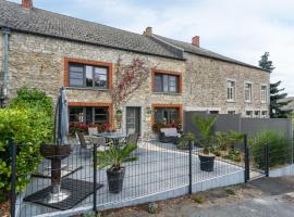 Spacious Holiday Home With Fireplace, hôtel à Doische