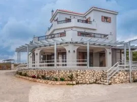 VILLA VOLIMES