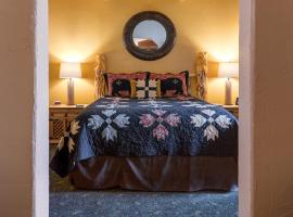 Mariposa Lodge Bed and Breakfast, hotel near Old Town Hot Springs, Steamboat Springs