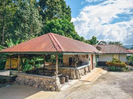 Basari Guest House, hotel a Lundu