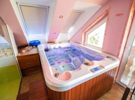 Luxury Apartment Ana with Hot tub, хотел в Višnja Gora