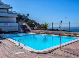 APT with sea view and large swimming pool, hotel em Amadores