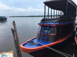 Orangutan Houseboat Park Tanjung Puting, boat in Pangkalan Bun