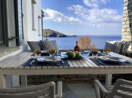 Aqua Blue, only 100 meters from the beach of Gialiskari, cottage in Ioulis