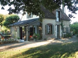 LA RENAUDIERE, hotel with parking in Dancé