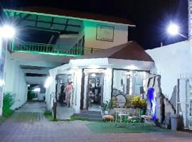 Hostal Gualingo, hotel with parking in Santa Rosa