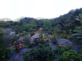 Volcano Nostrils Garden View Tree House, hotel v destinaci Lénakel