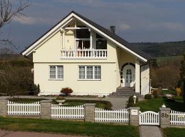 Ihre Auszeit am Golfplatz โรงแรมใกล้ Falkenstein castle ในMeisdorf